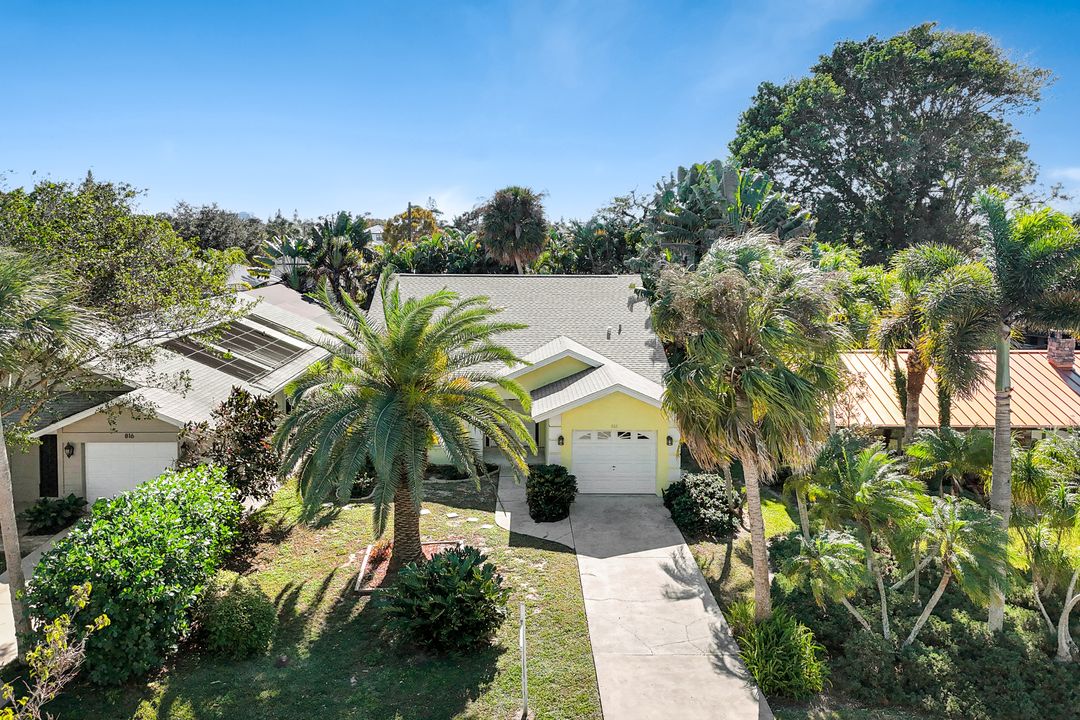 812 102nd Ave N, Naples, FL 34108