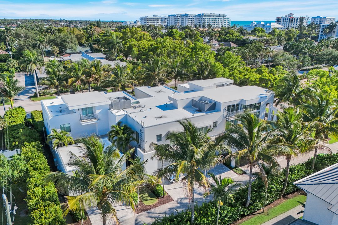 335 Banyan Blvd, Naples, FL 34102