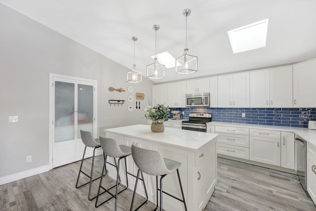 738 101st Ave N, Naples, FL 34108