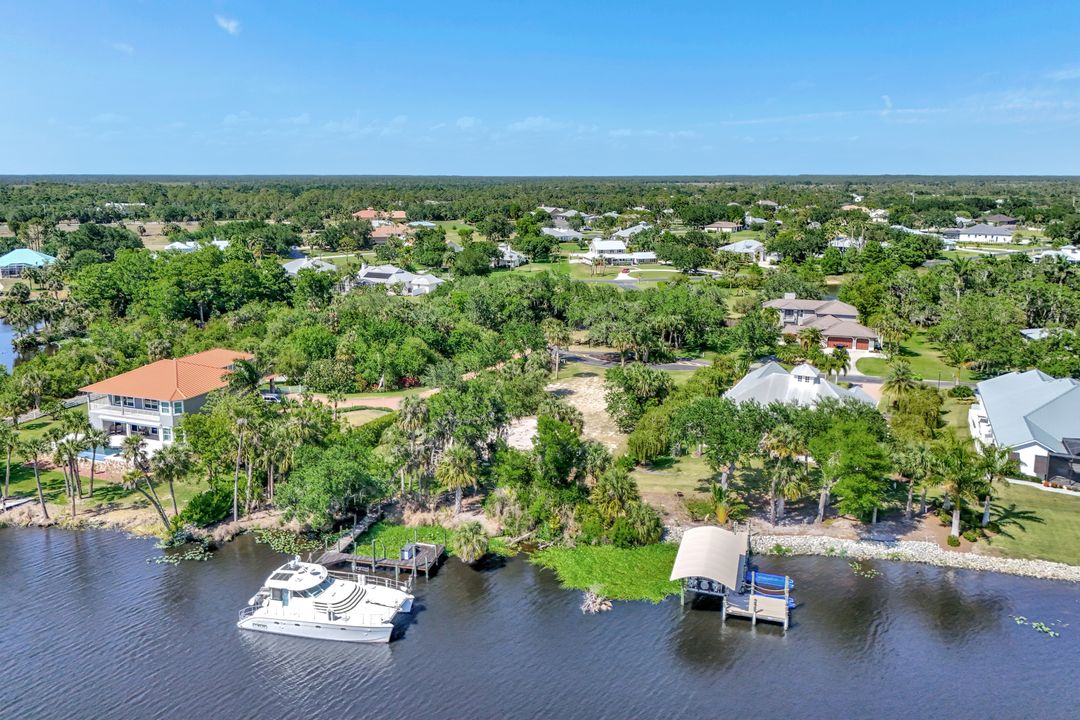 16420 Oakview Cir, Alva, FL 33920