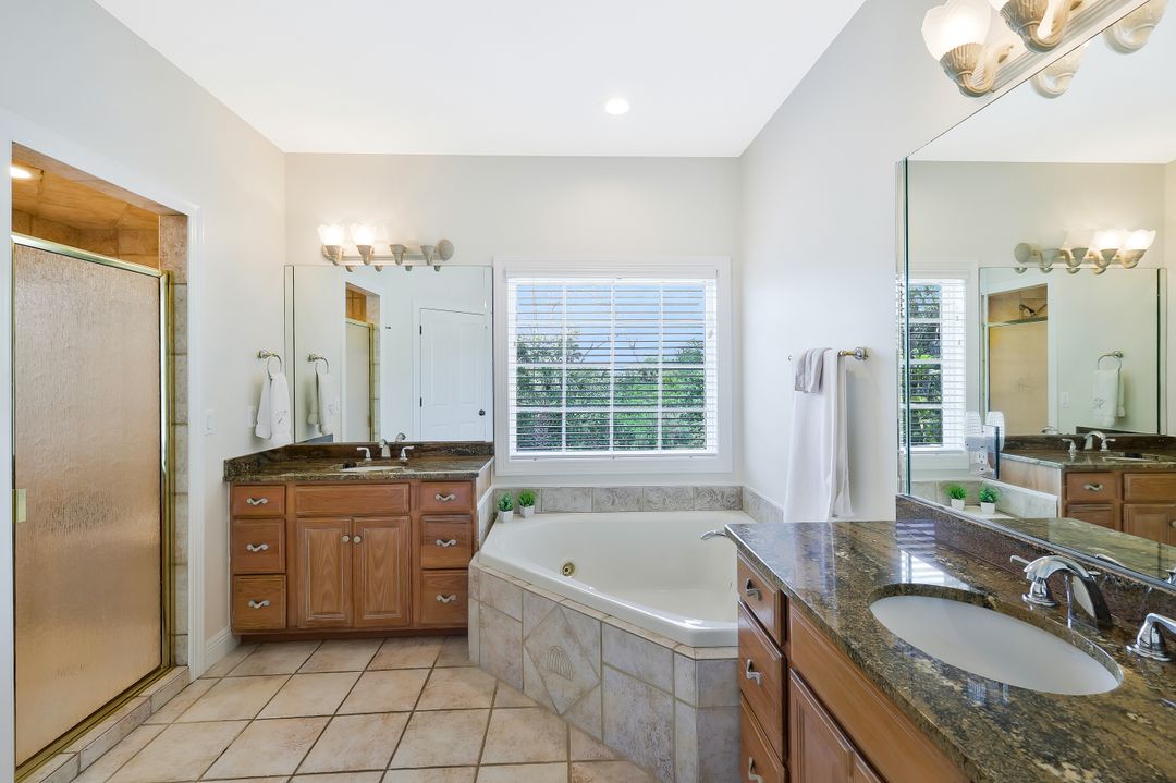 2130 Sunset Cir, Sanibel, FL 33957