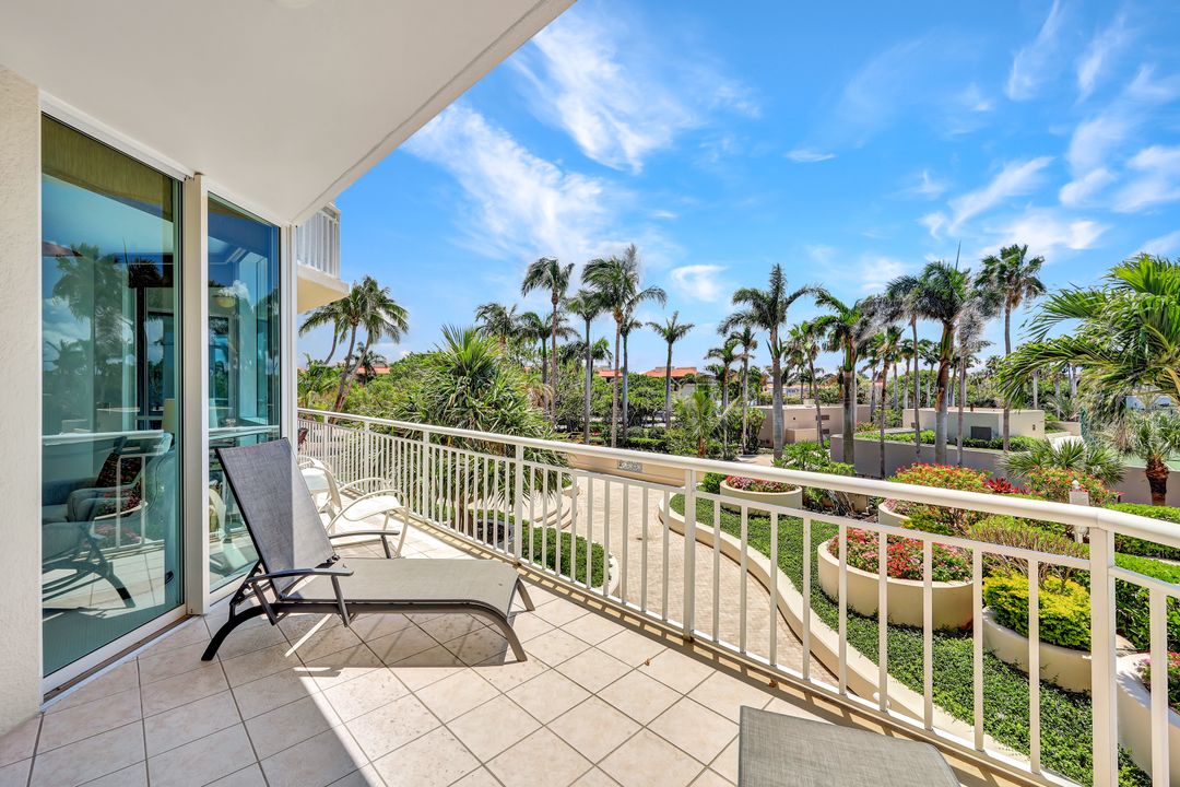 4255 Gulf Shore Blvd N  #103, Naples, FL 34103