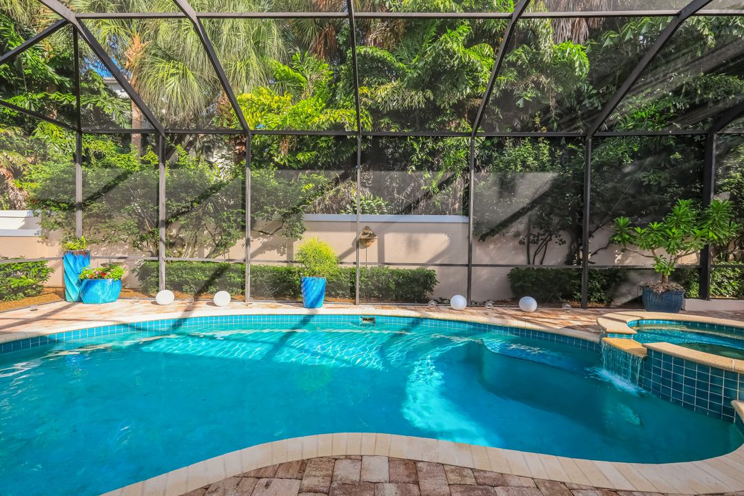 353 Carlton Pl, Naples, FL 34108