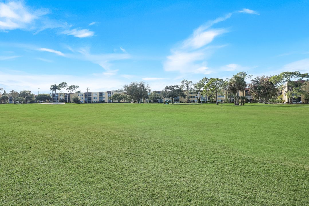 201 Quail Forest Blvd #101, Naples, FL 34105