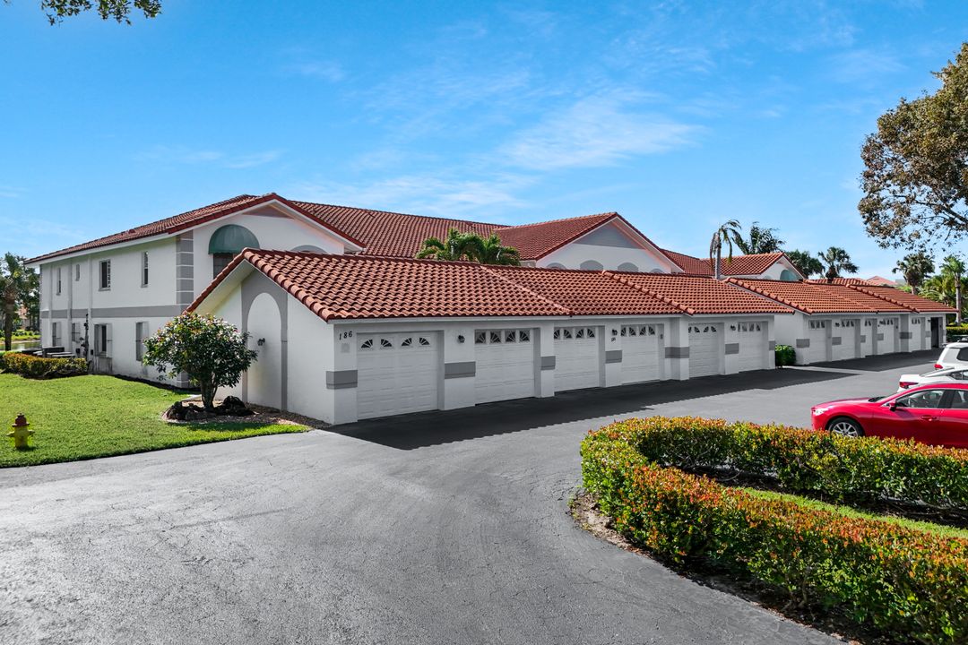 186 Gabriel Cir #9, Naples, FL 34104