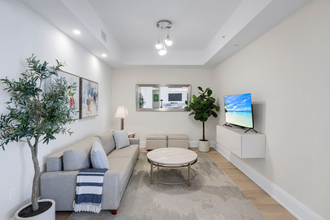 1135 3rd Ave S #518, Naples, FL 34102