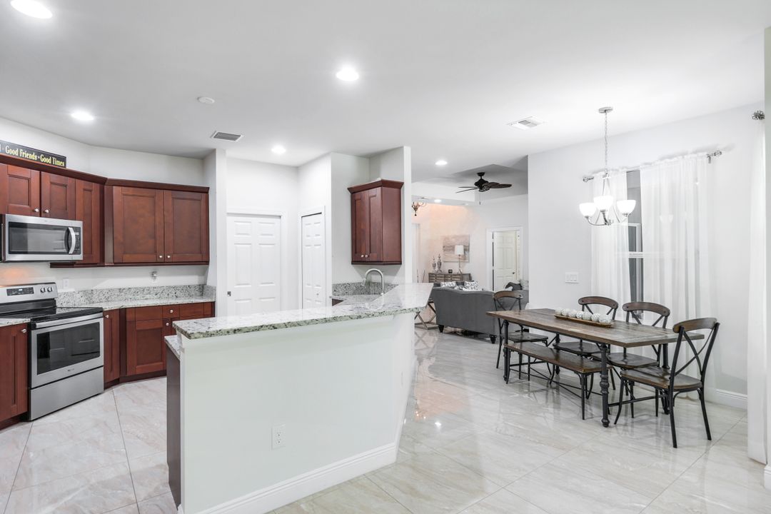 575 12th Ave NW, Naples, FL 34120