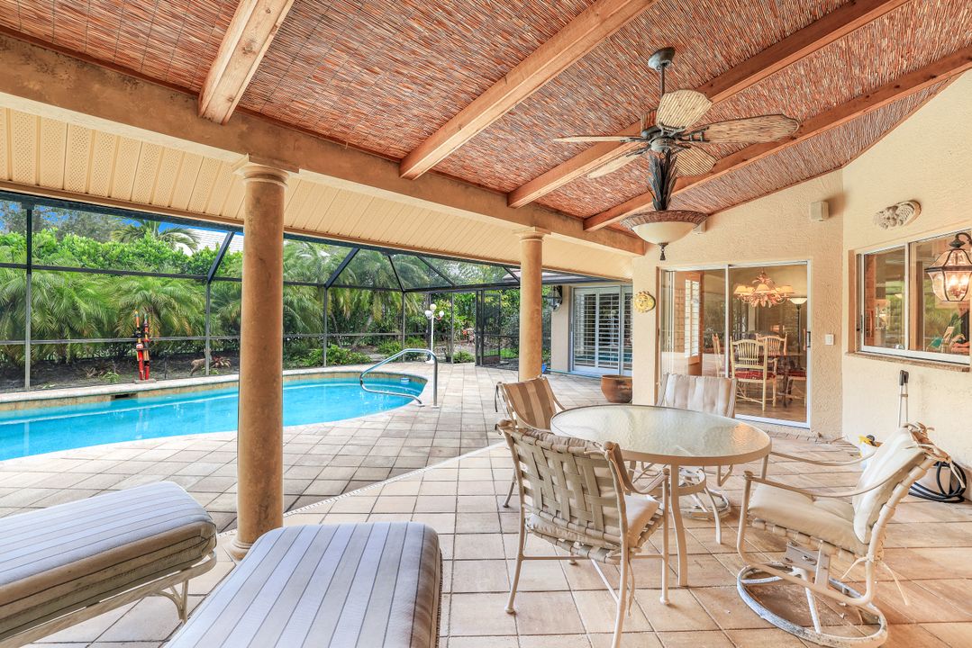 811 Pitch Apple Ln, Naples, FL 34108