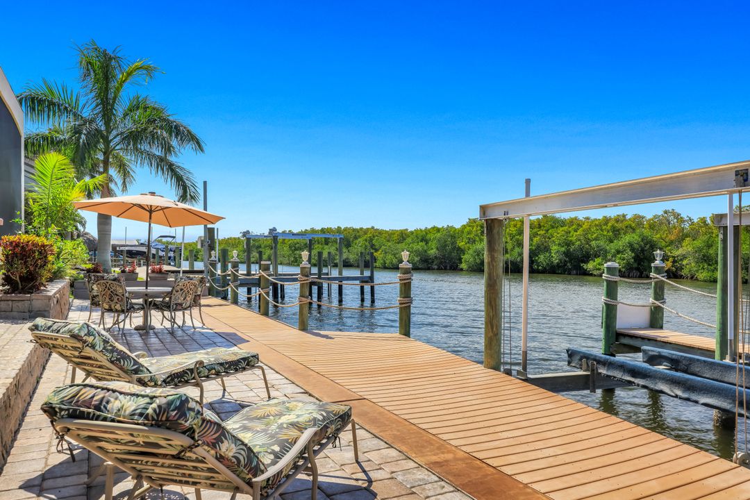 3820 Surfside Blvd, Cape Coral, FL 33914