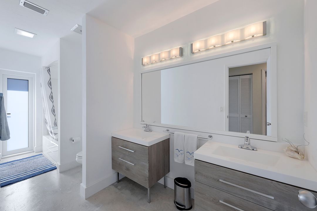 318 Grapewood Ct, Marco Island, FL 34145