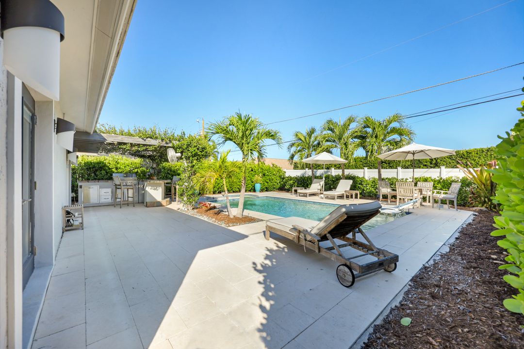 537 104th Ave N, Naples, FL 34108