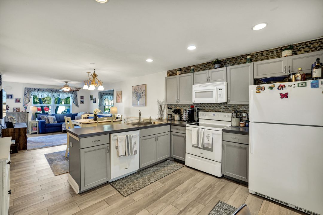 731 W Elkcam Cir #B114, Marco Island, FL 34145