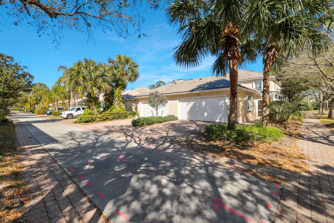 3484 Islandwalk Cir, Naples, FL 34119
