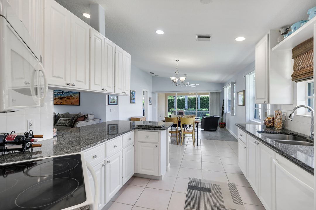 3343 Cayman Ln, Naples, FL 34119