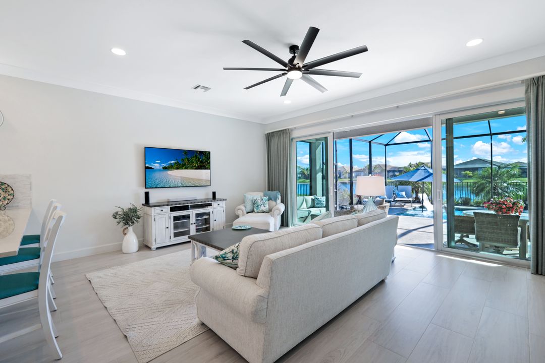 11555 Jacaranda Dr, Naples, FL 34120