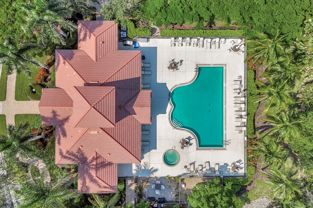 7842 Hawthorne Dr #1703, Naples, FL 34113