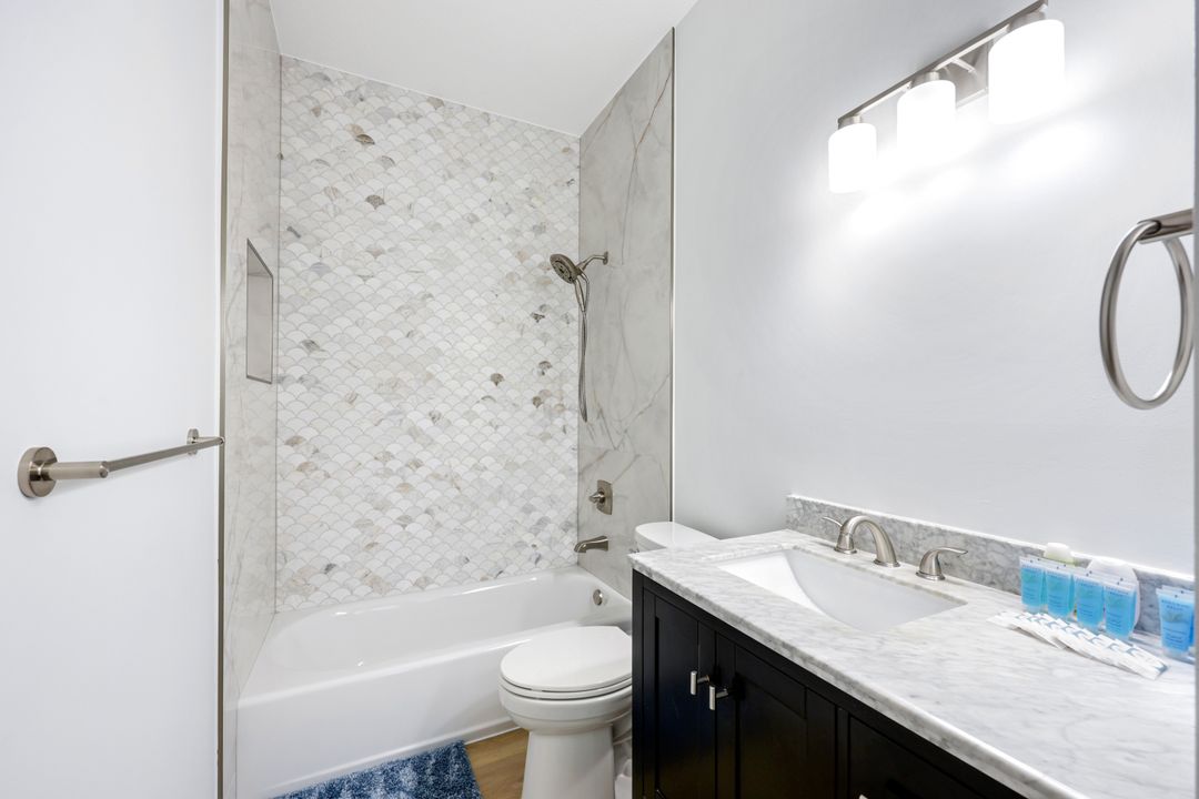 491 21st St NW, Naples, FL 34120