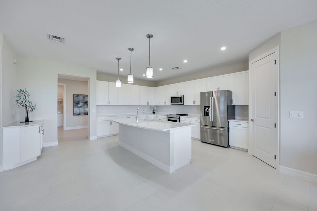 273 Indies Dr E #202, Naples, FL 34114
