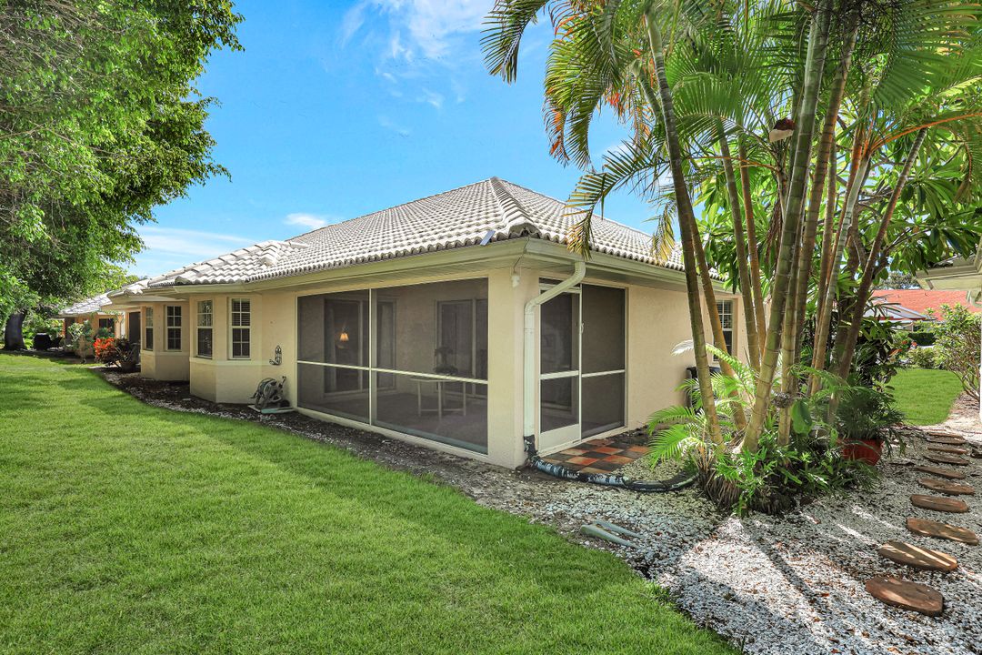 4910 Europa Dr, Naples, FL 34105