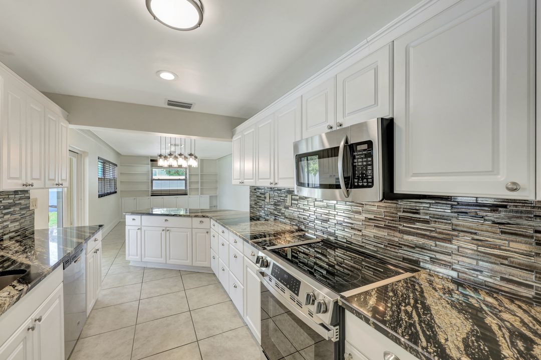 124 Flame Vine Dr, Naples, FL 34110