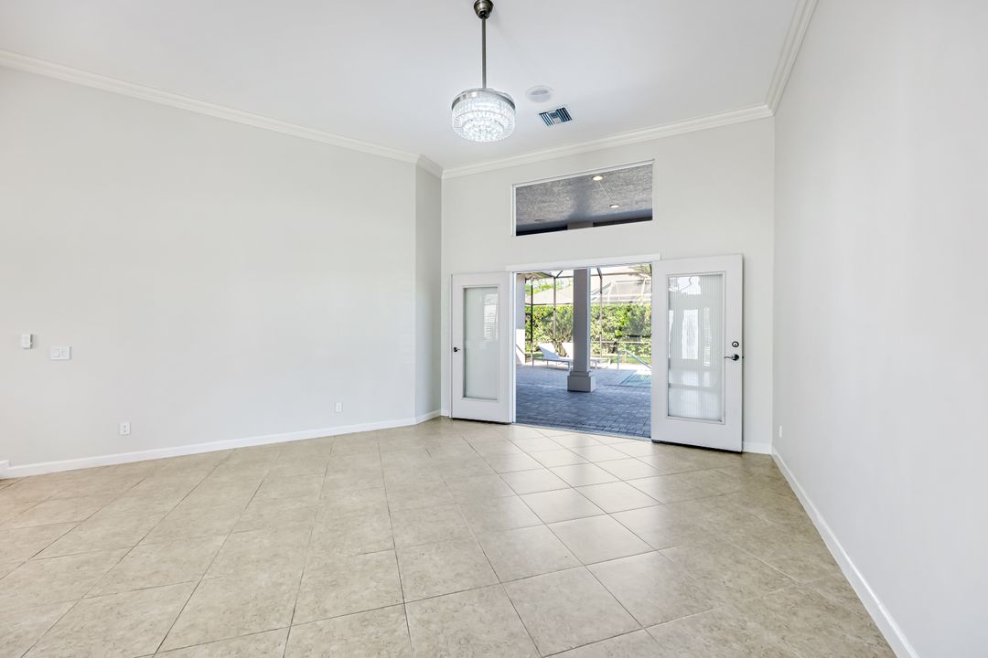 2035 Castle Garden Ln, Naples, FL 34110