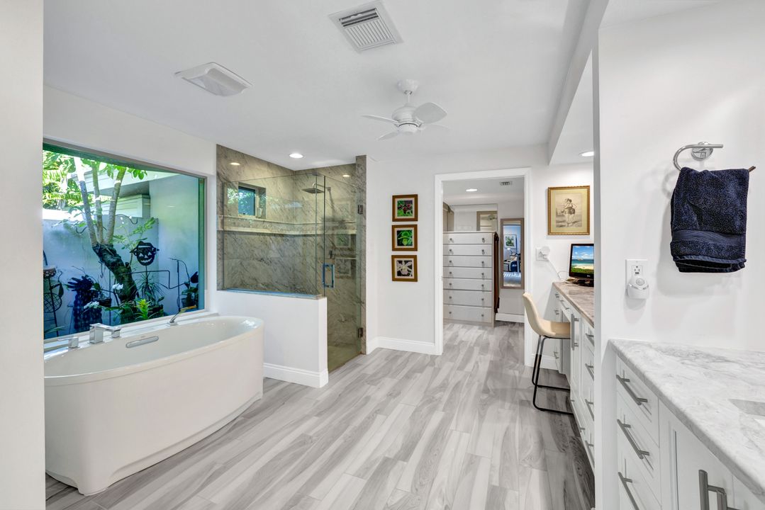 735 Old Trail Dr, Naples, FL 34103