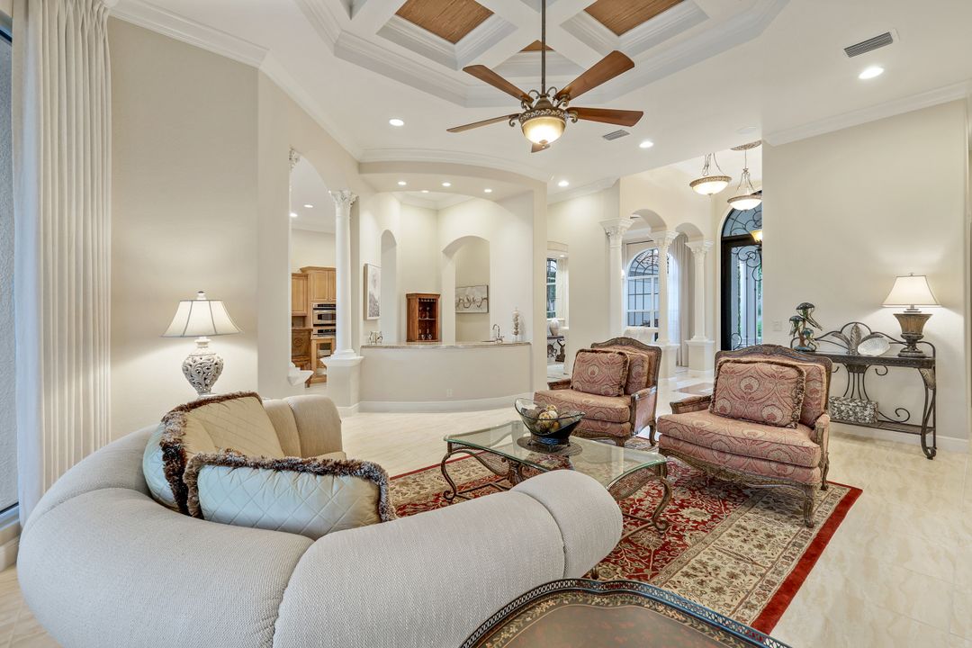 7511 Hogan Ct, Naples, FL 34113