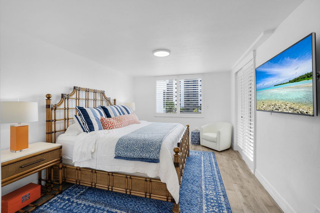 11118 Gulf Shore Dr #A401, Naples, FL 34108