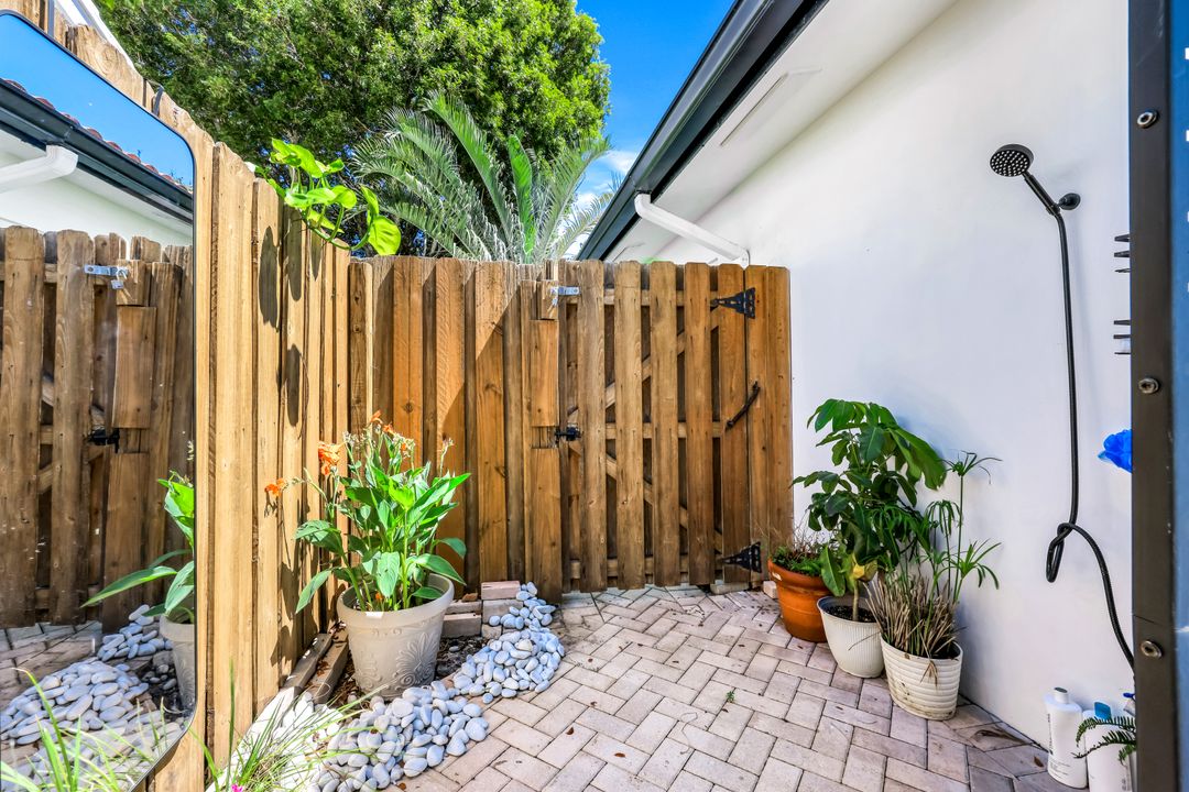 5779 NE 17th Ave, Fort Lauderdale, FL 33334