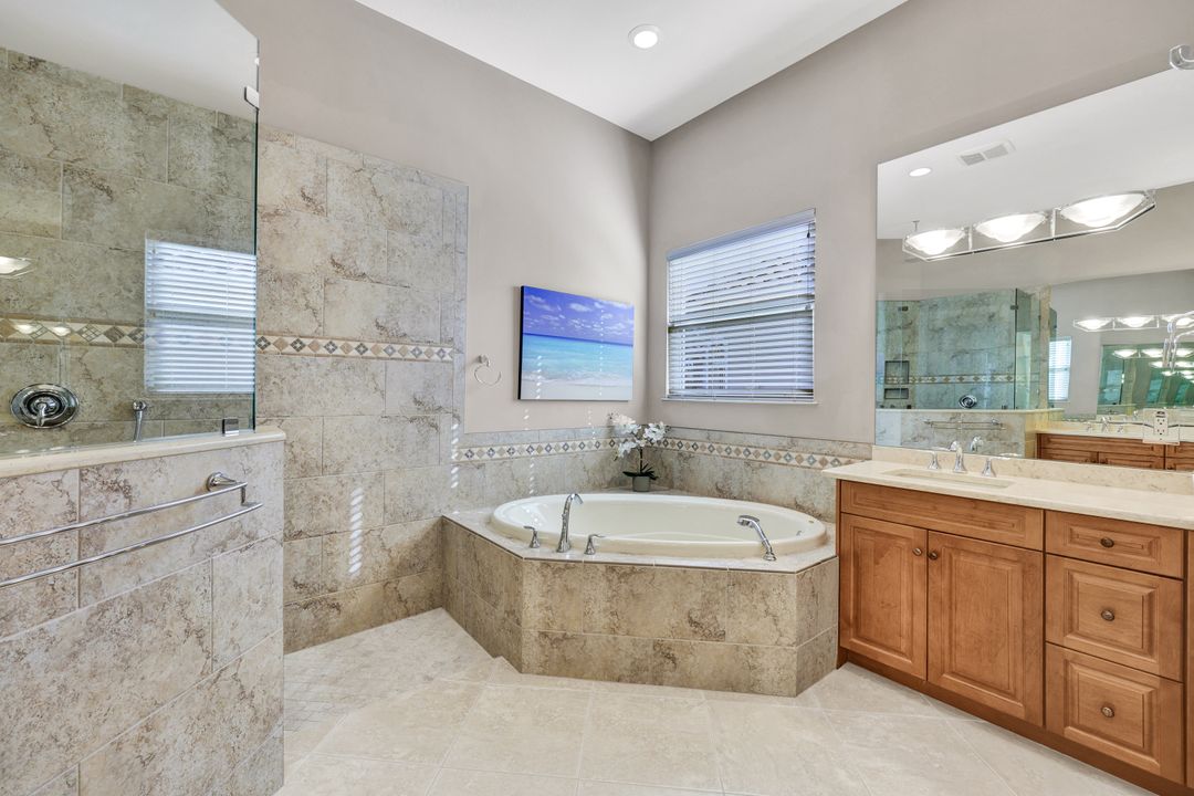 10205 Avonleigh Dr, Bonita Springs, FL 34135