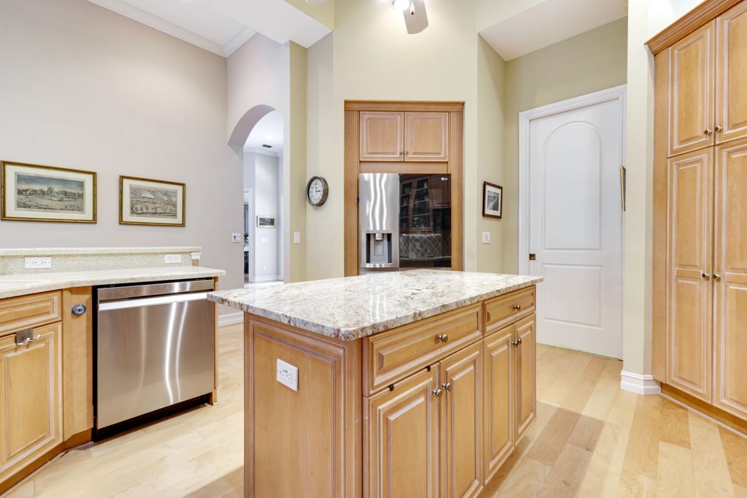 602 Springline Dr, Naples, FL 34102