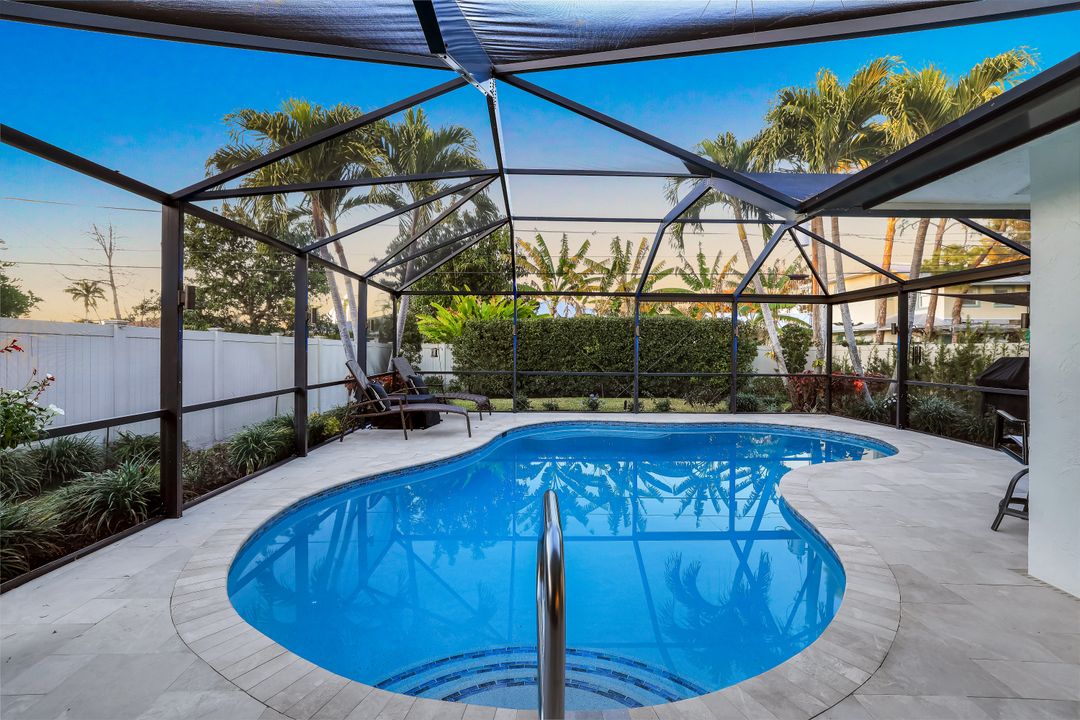 585 100th Ave N, Naples, FL 34108