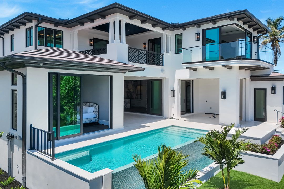 1690 Chesapeake Ave, Naples, FL 34102