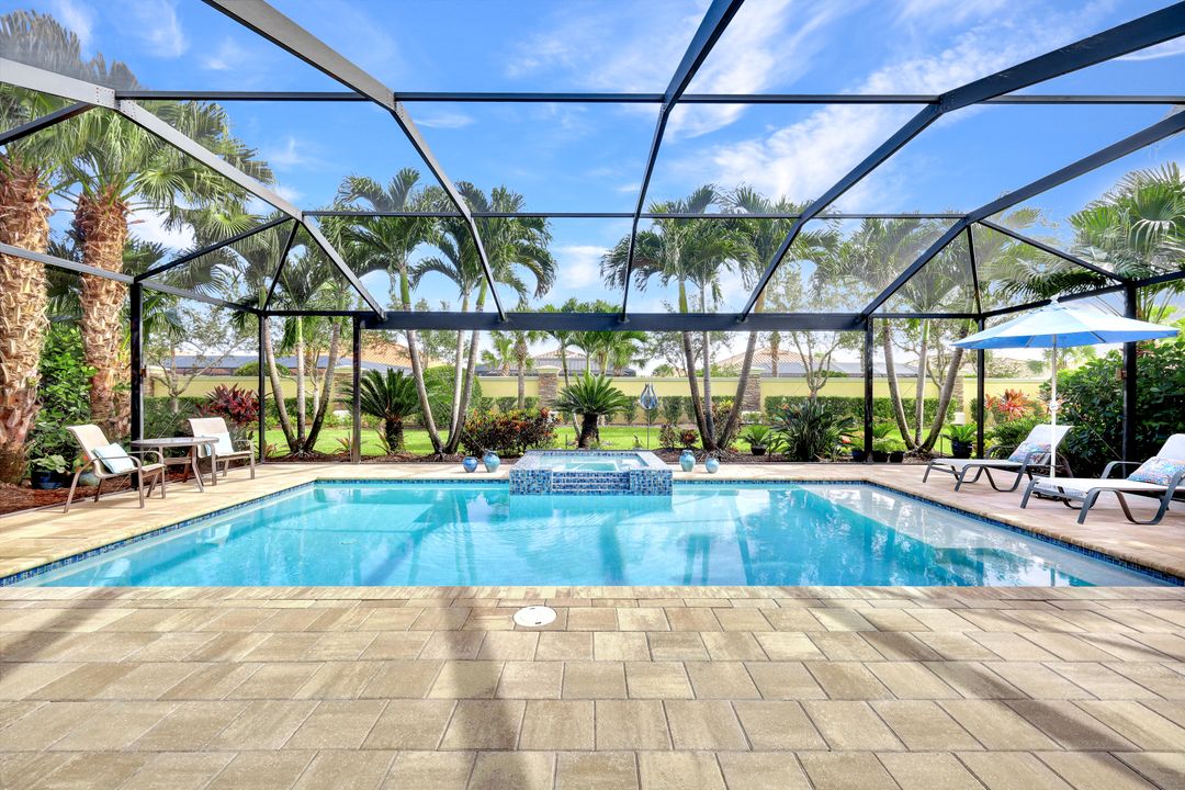 9314 Quarry Dr, Naples, FL 34120