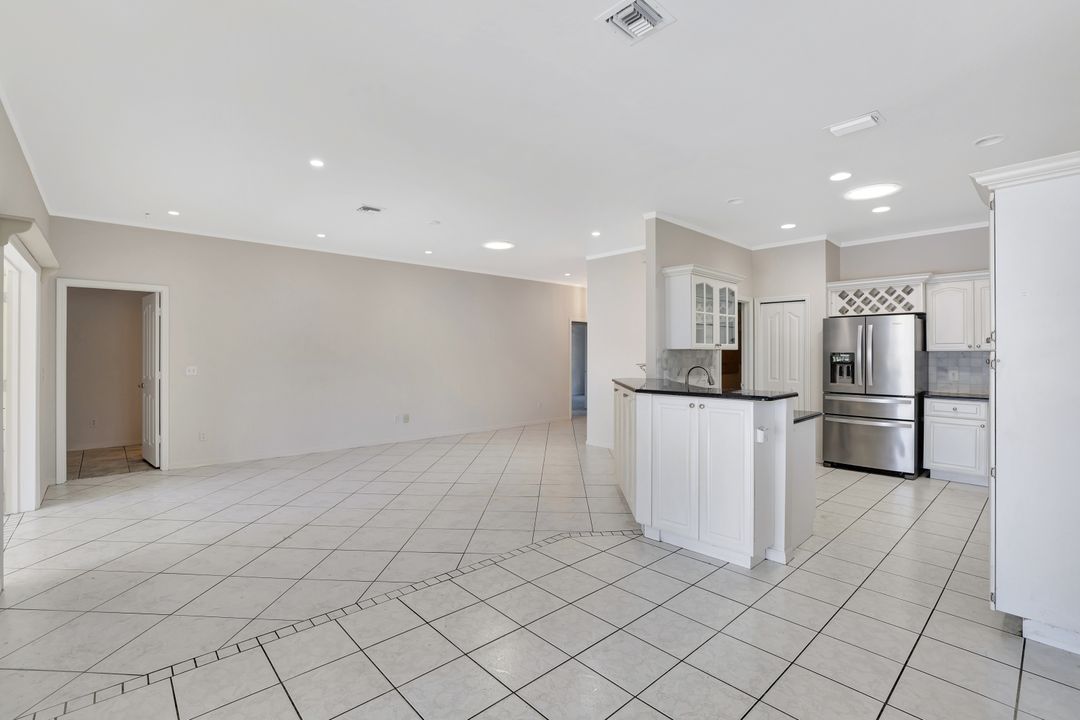 173 Stanhope Cir, Naples, FL 34104