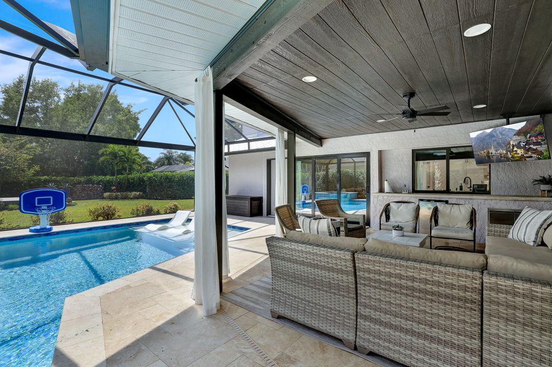 348 Country Club Ln, Naples, FL 34110