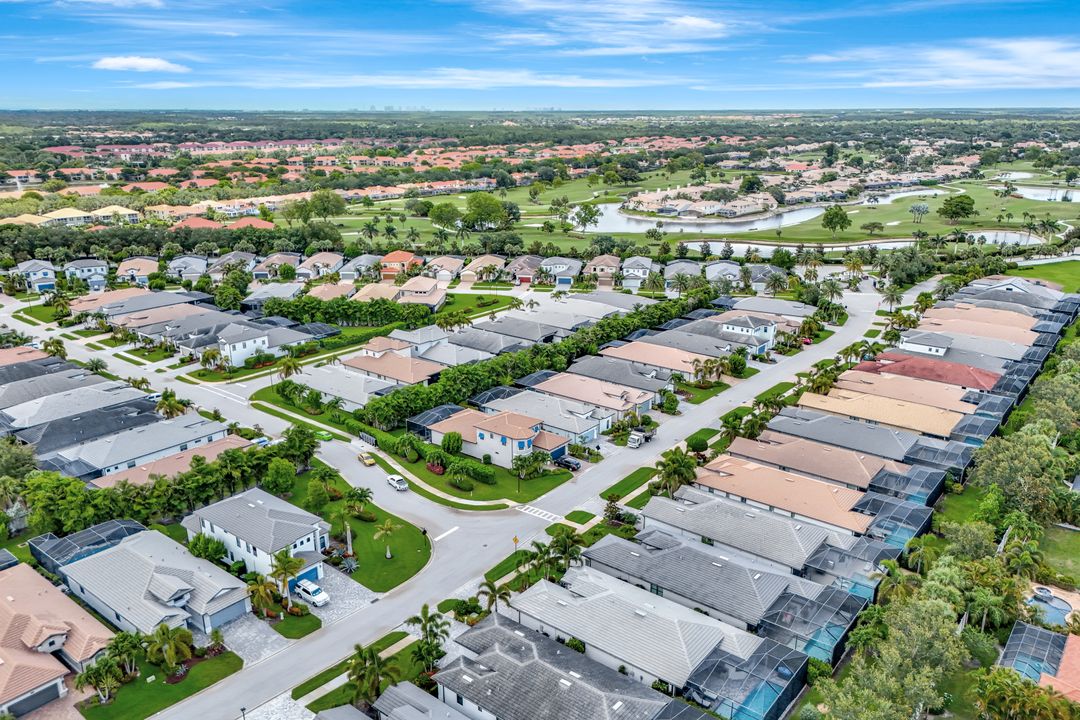 10082 Palazzo Dr, Naples, FL 34119