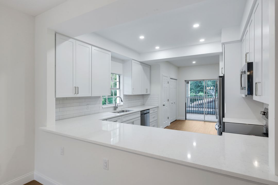 6030 Chardonnay Ln #204, Naples, FL 34119