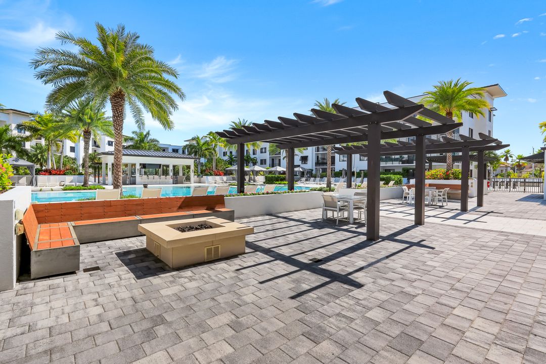 1125 Central Ave #571, Naples, FL 34102
