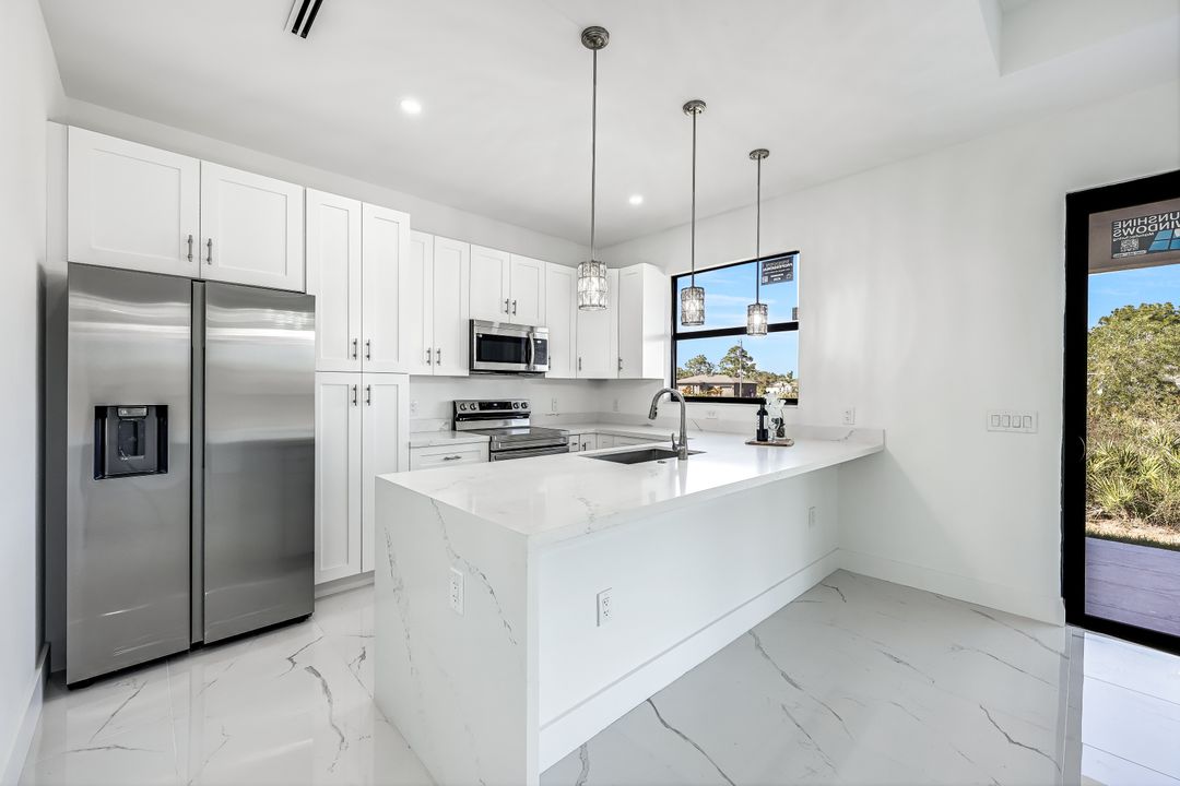 865 Chipley St E, Lehigh Acres, FL 33974