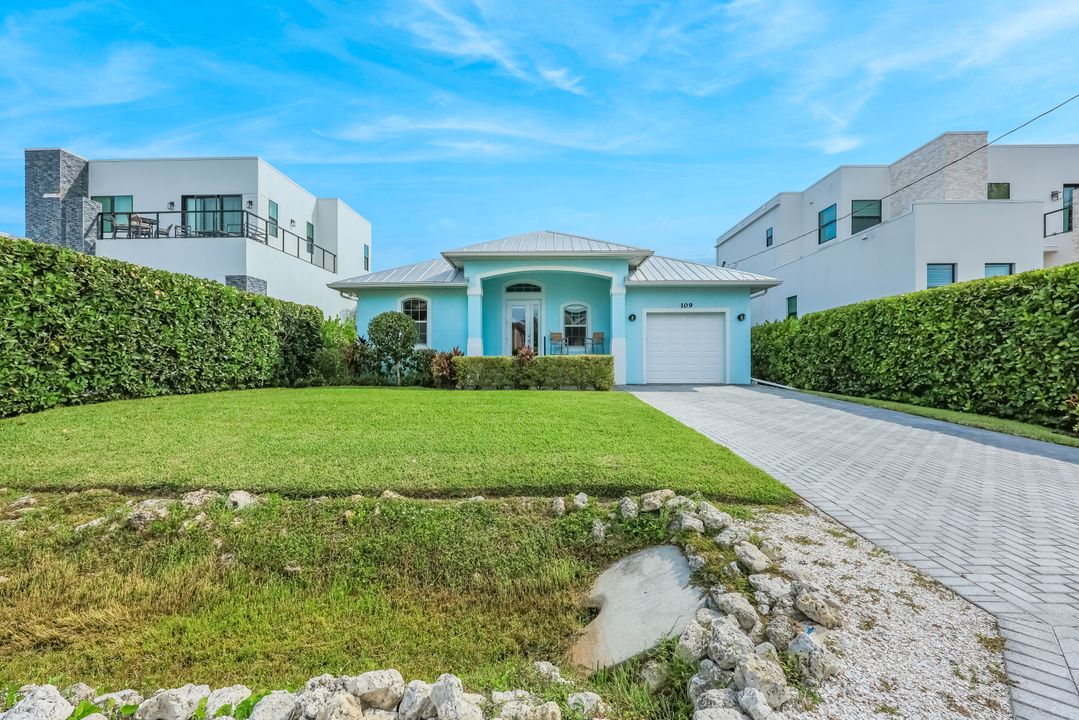 109 W Hilo St, Naples, FL 34113