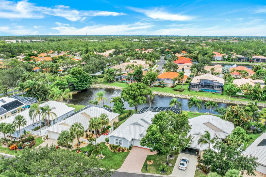 1343 Old Oak Ln, Naples, FL 34110