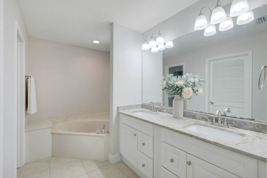 2215 SE 15th St, Cape Coral, FL 33990