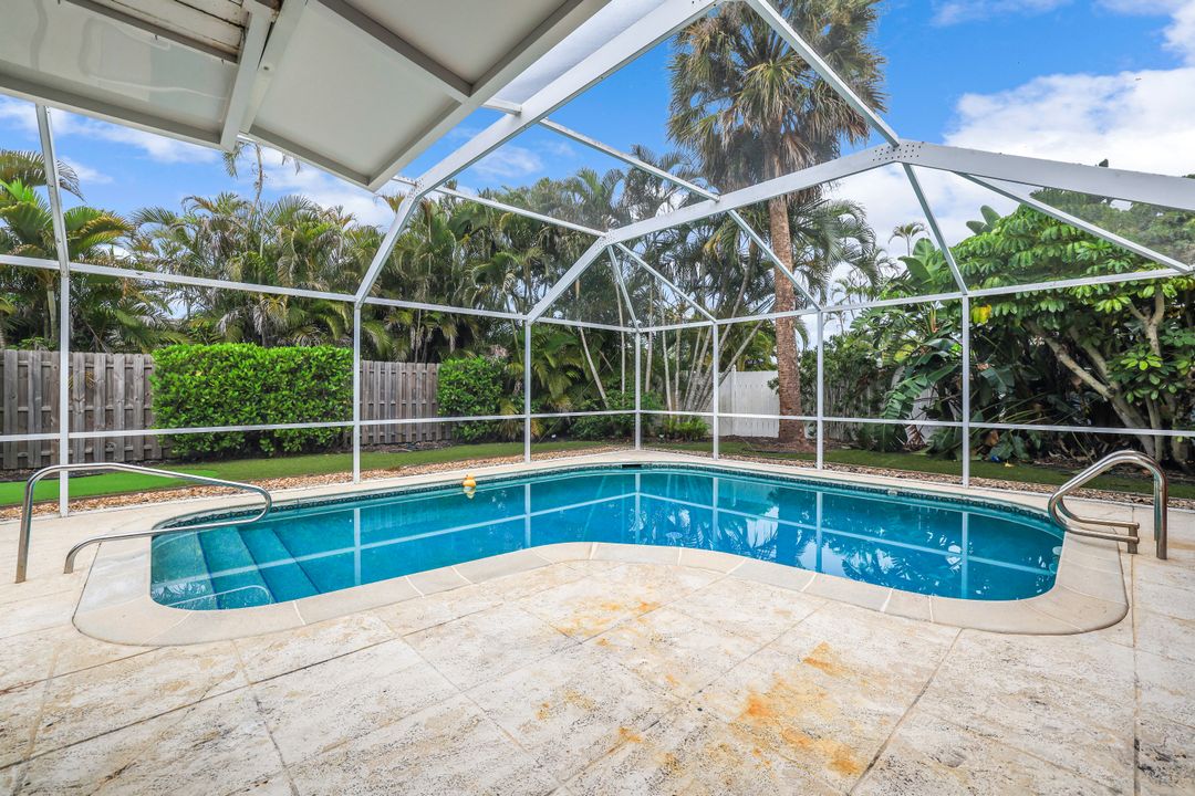 150 Big Springs Dr, Naples, FL 34113