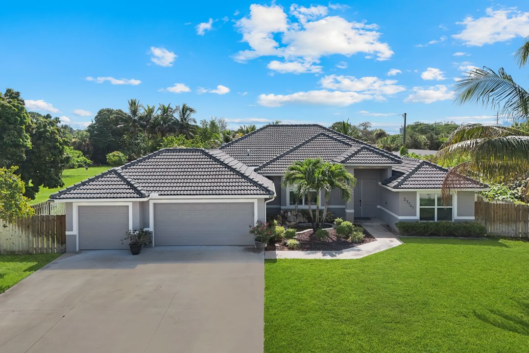 27741 Roslin Dr, Bonita Springs, FL 34135