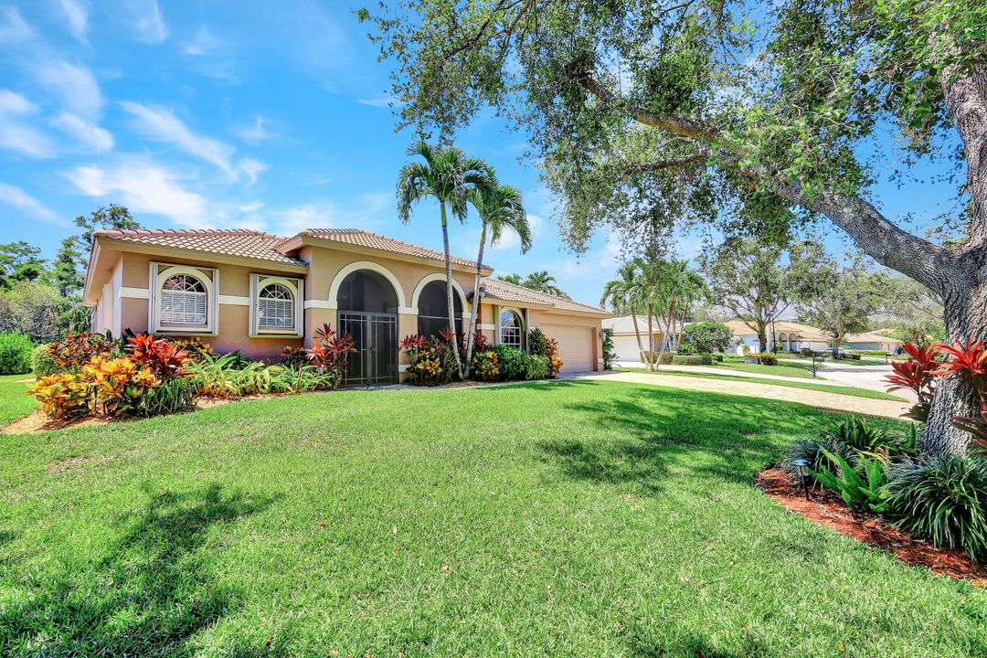 25740 Creekbend Dr, Bonita Springs, FL 34135