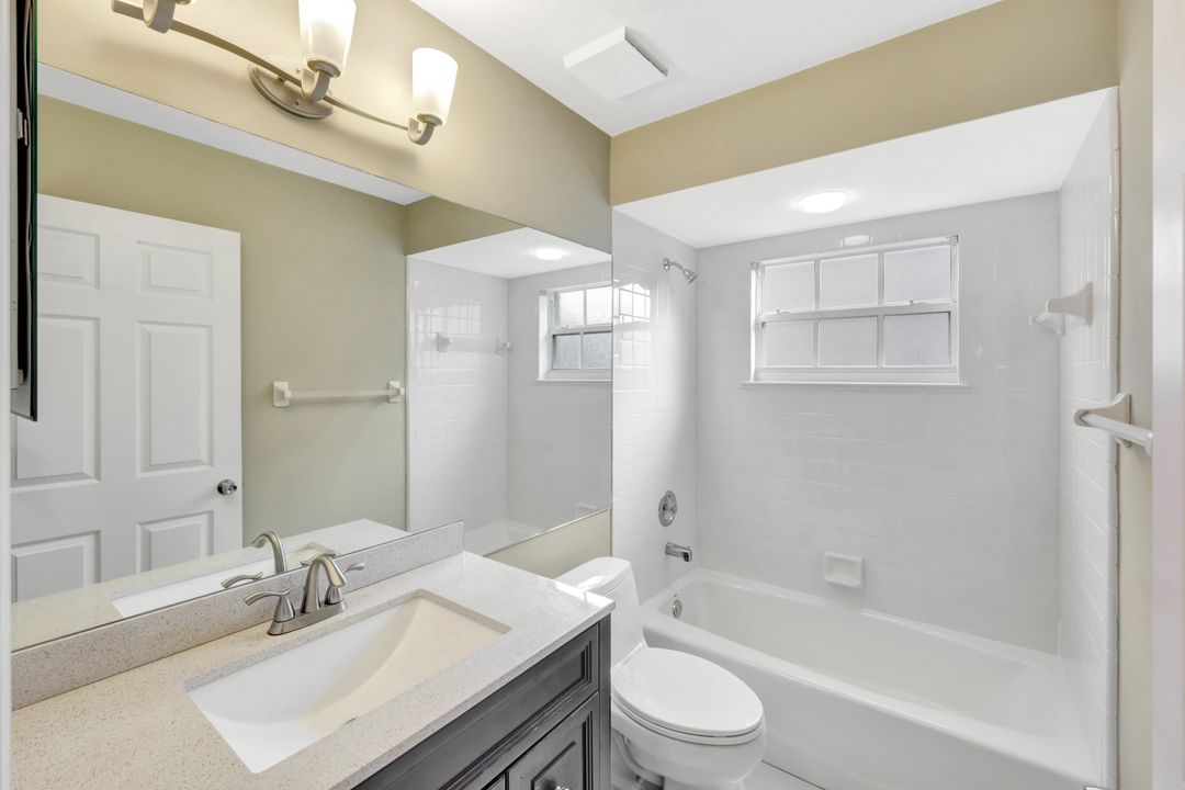 240 Via Perignon, Naples, FL 34119