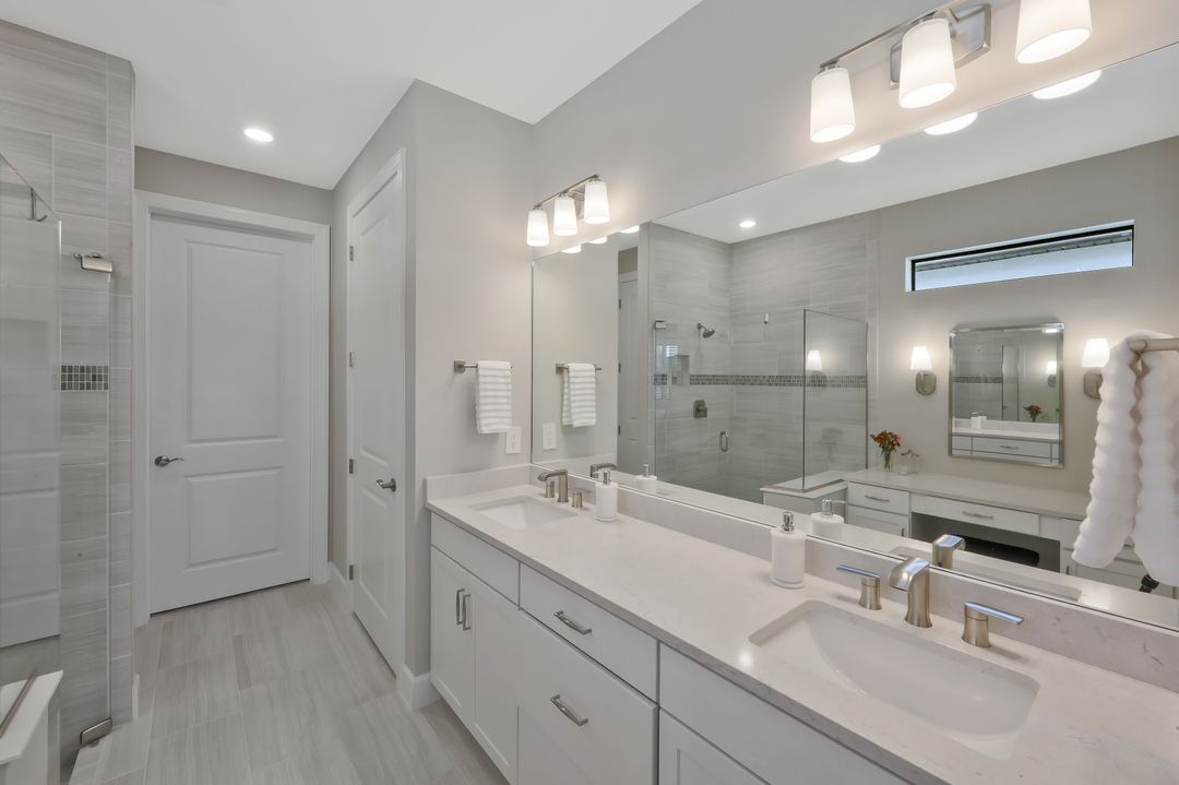 9815 Everglades Dr, Naples, FL 34120