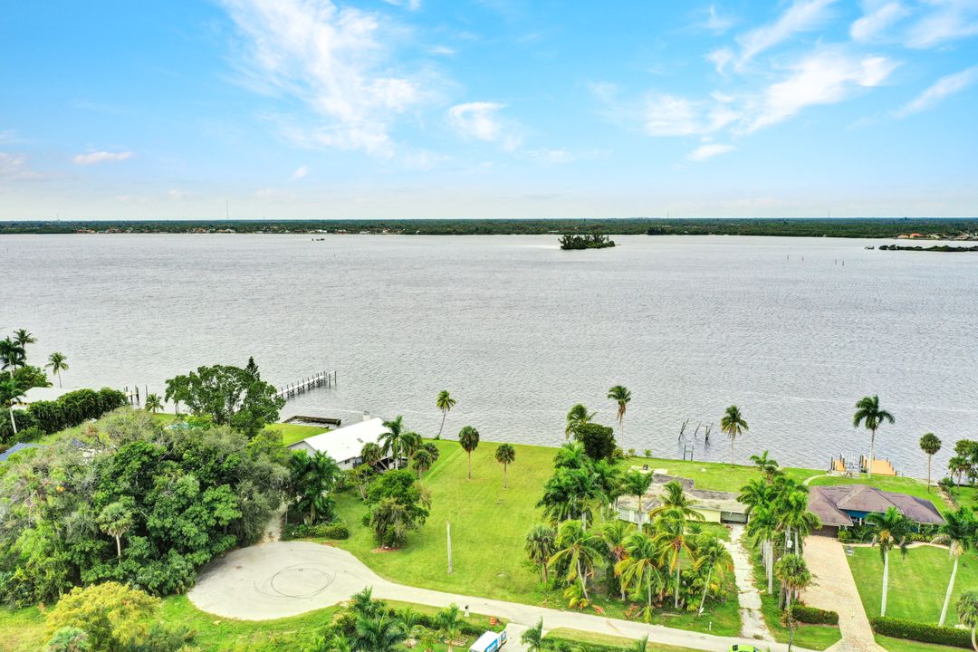 4385 E Riverside Dr, Fort Myers, FL 33905