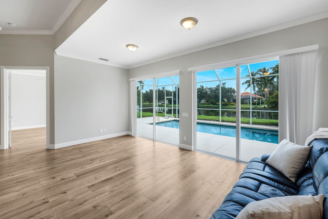 4362 Queen Elizabeth Way, Naples, FL 34119